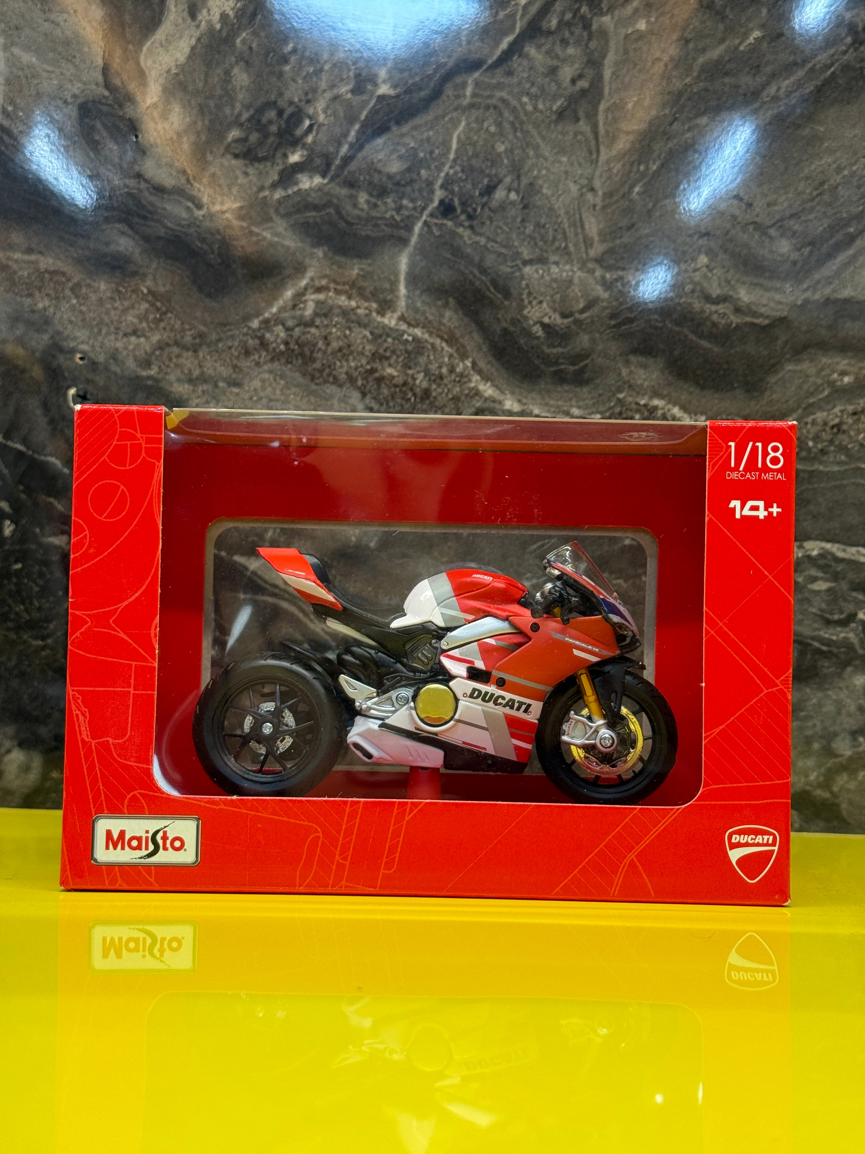 Ducati Panigale V4 1:18 Scale Diecast Metal Sports Bike Model | Maisto Official Licensed Collectible Motorcycle Toy