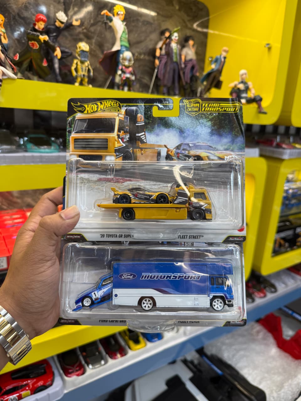 Hot Wheels Premium Car Culture Team Transport 1:64 Diecast Metal Toy Car Set – ’20 Toyota GR Supra Fleet Street & Ford Capri Gr.5 Fleet Flyer