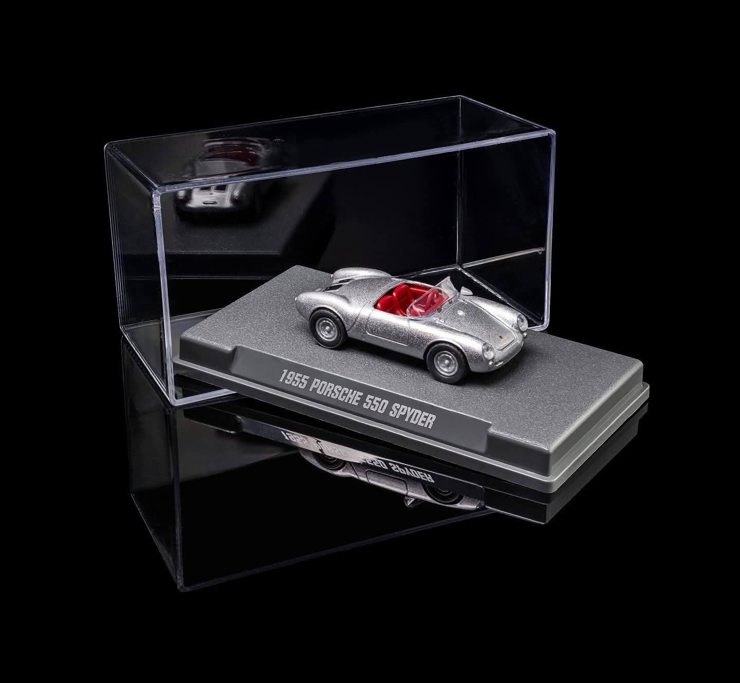 Premium 1955 Porsche 550 Spyder Diecast Metal Toy Car (1:64 Scale Collector Model with Display Case)
